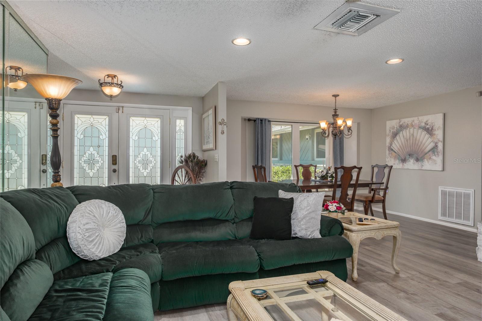 Image 18 of 74 For 501 Lakeview Drive