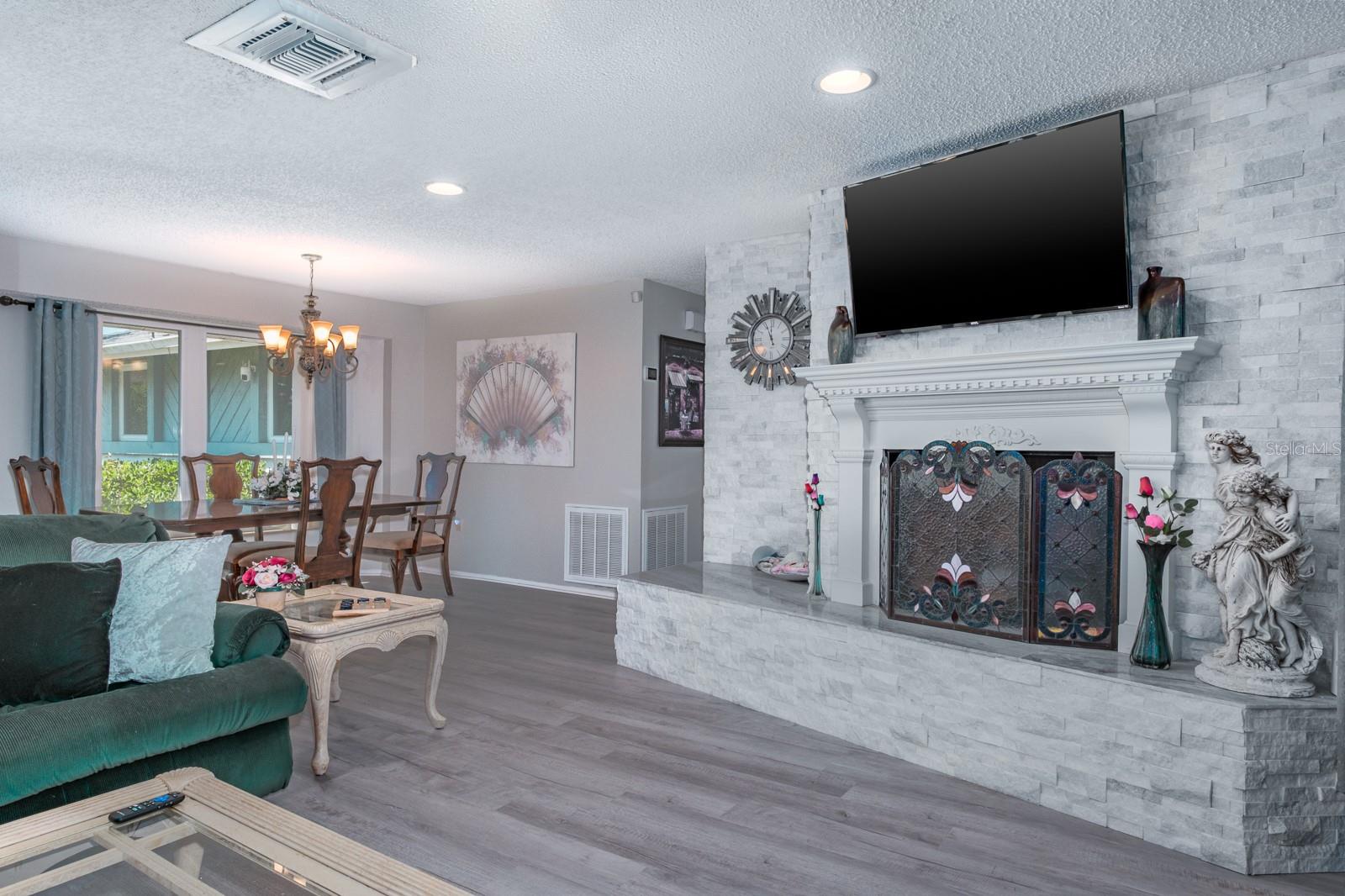 Image 19 of 74 For 501 Lakeview Drive