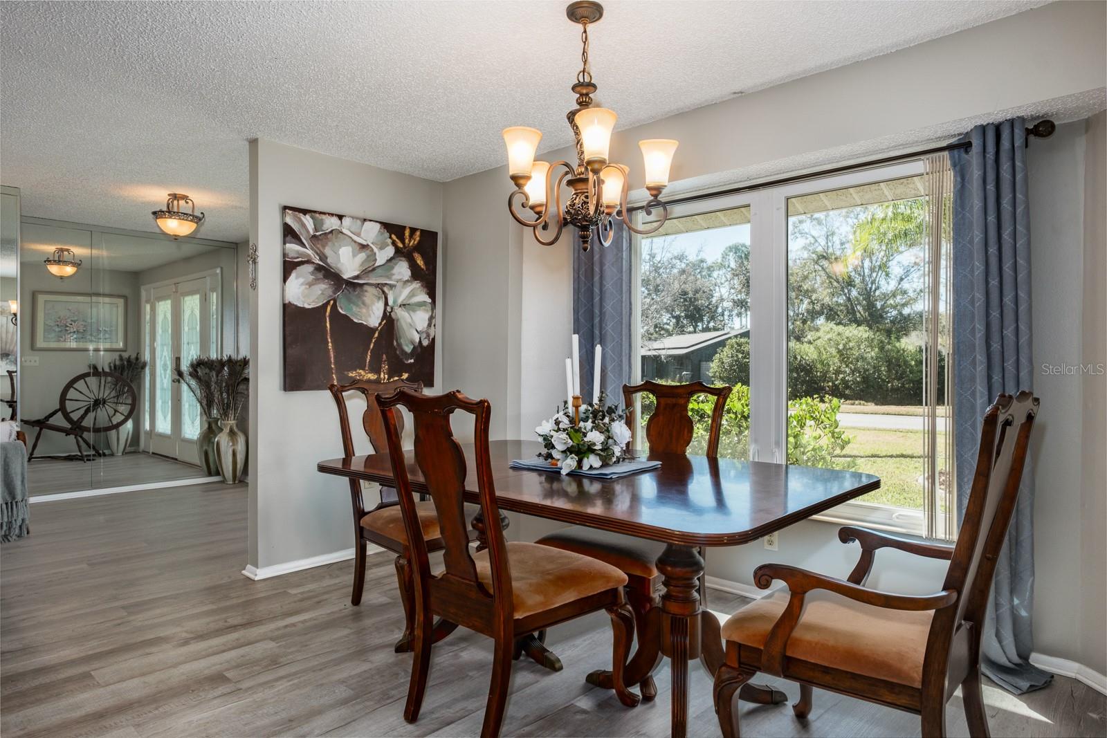 Image 20 of 74 For 501 Lakeview Drive