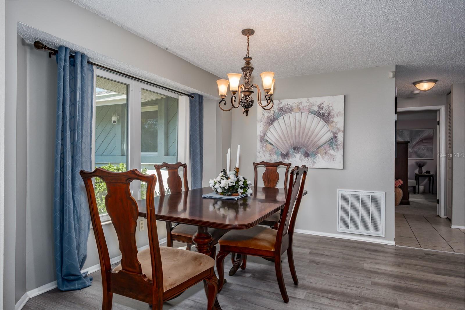 Image 21 of 74 For 501 Lakeview Drive