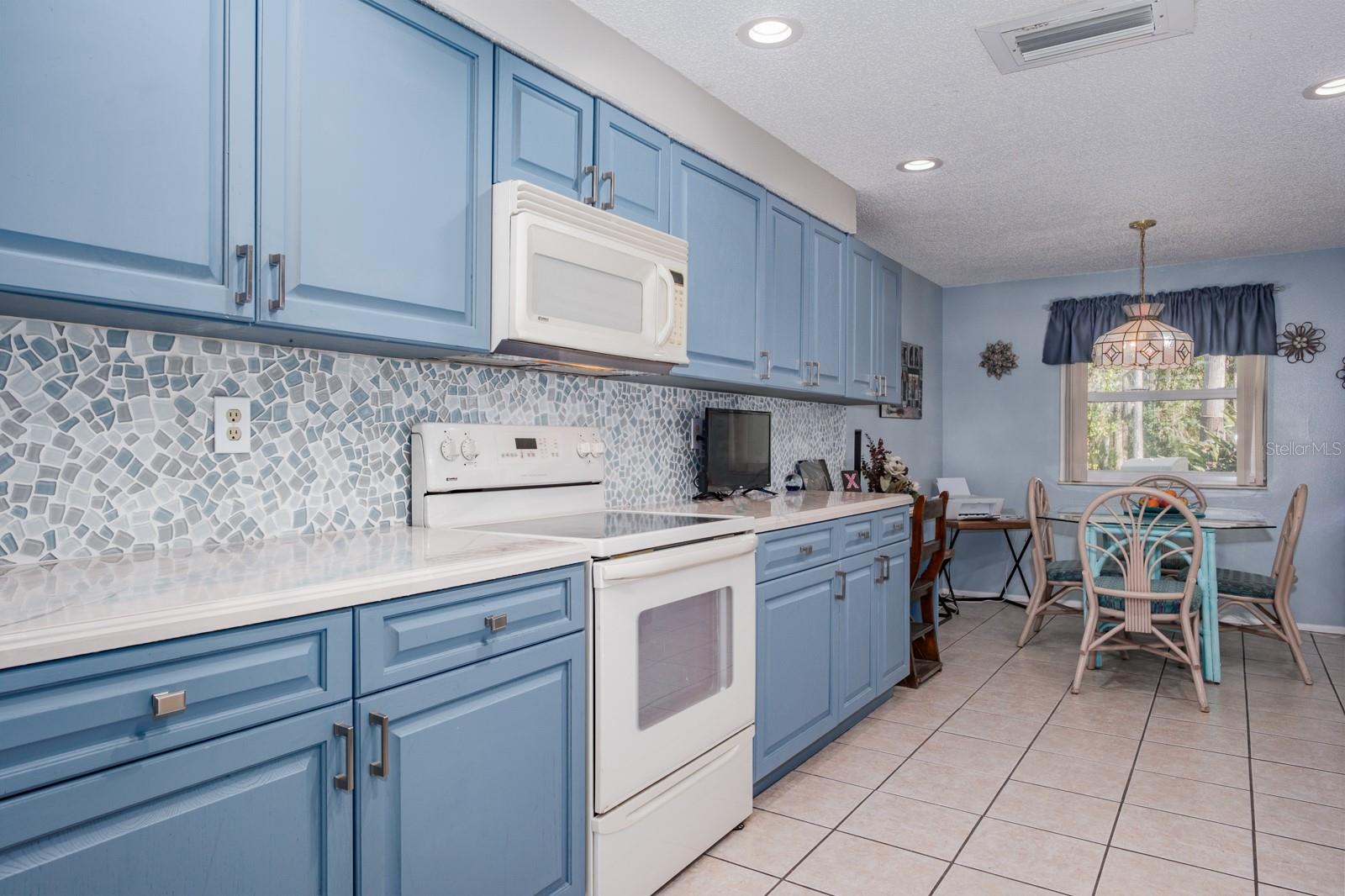 Image 22 of 74 For 501 Lakeview Drive