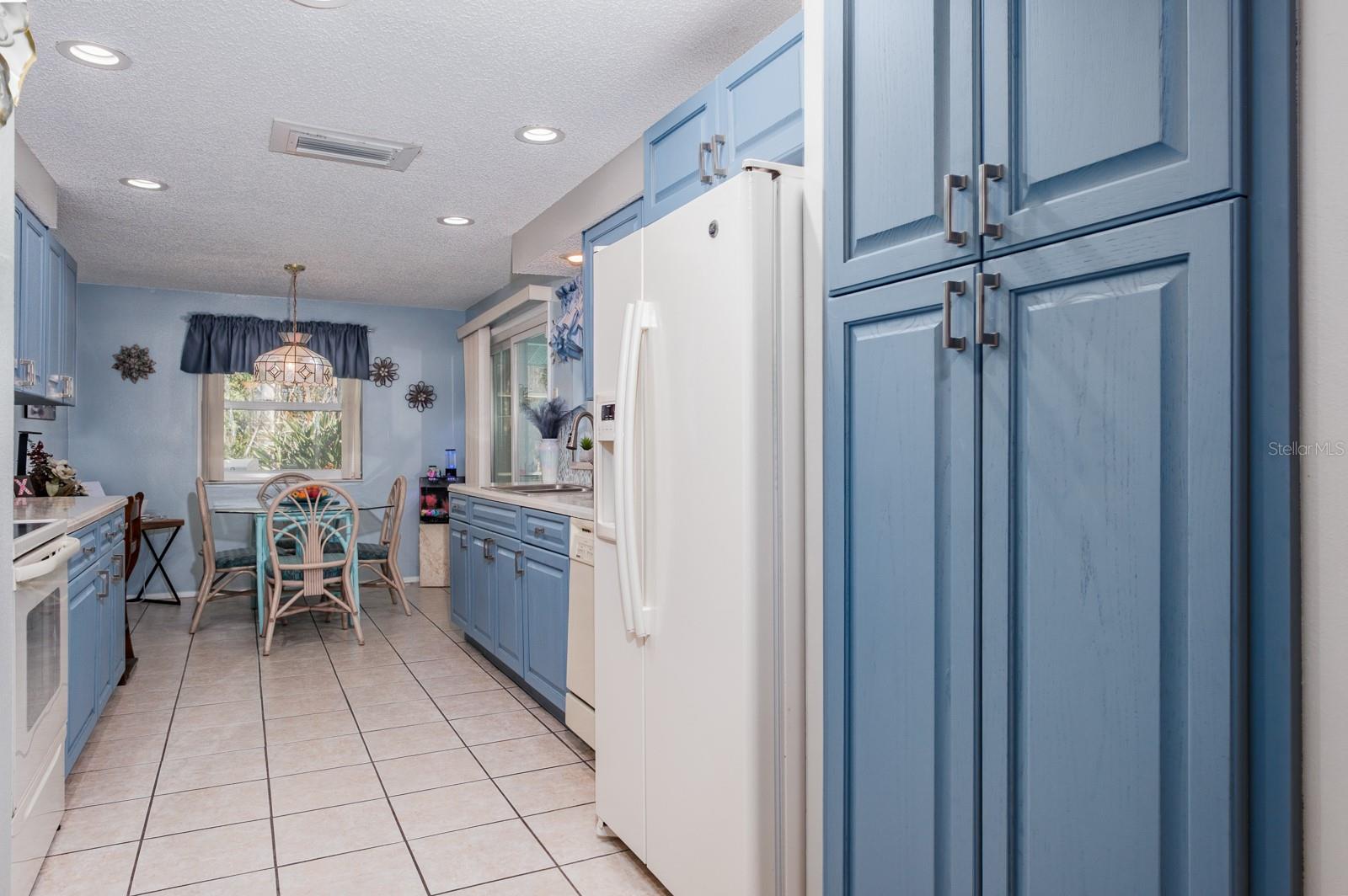 Image 23 of 74 For 501 Lakeview Drive