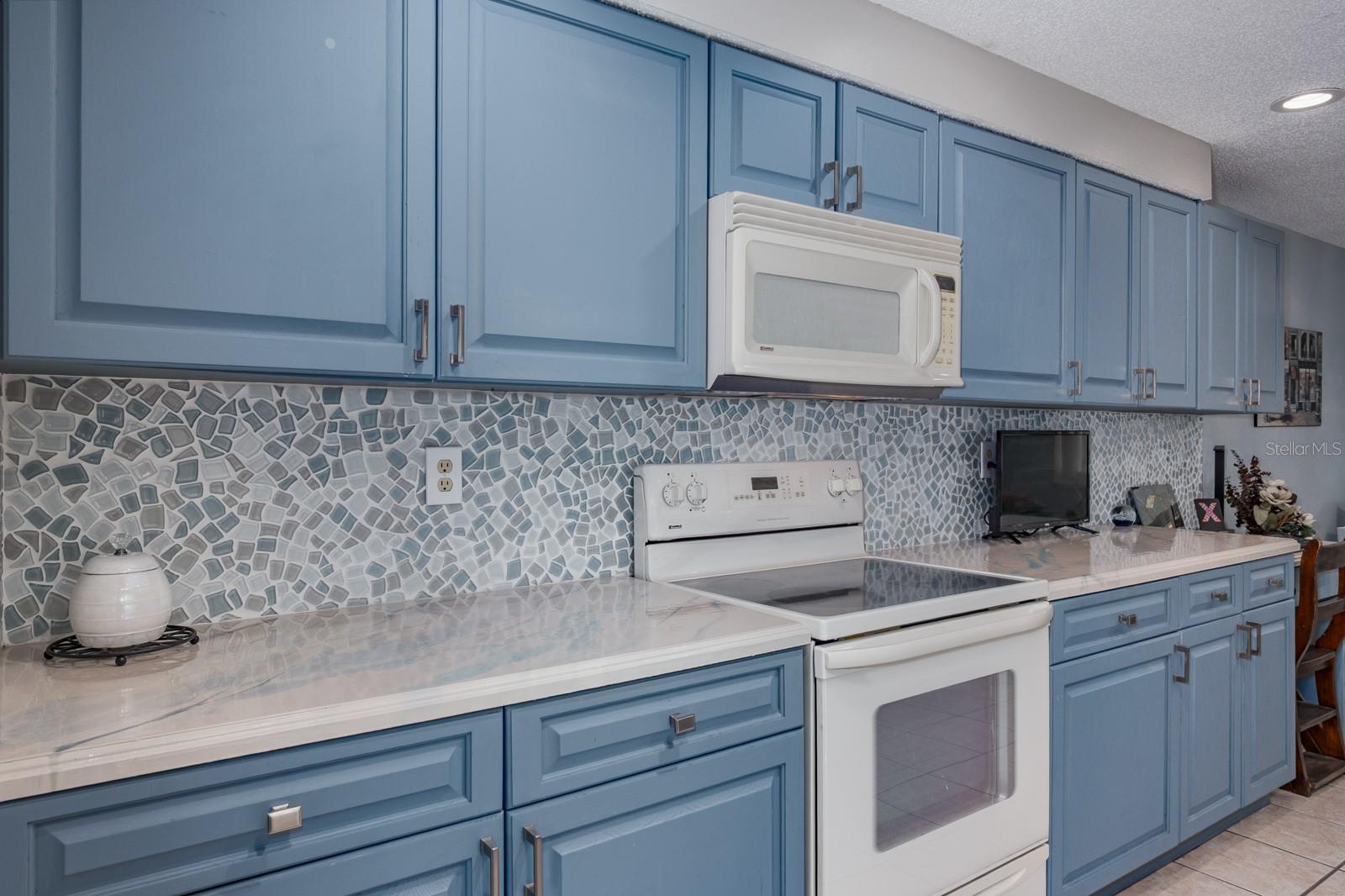 Image 24 of 74 For 501 Lakeview Drive