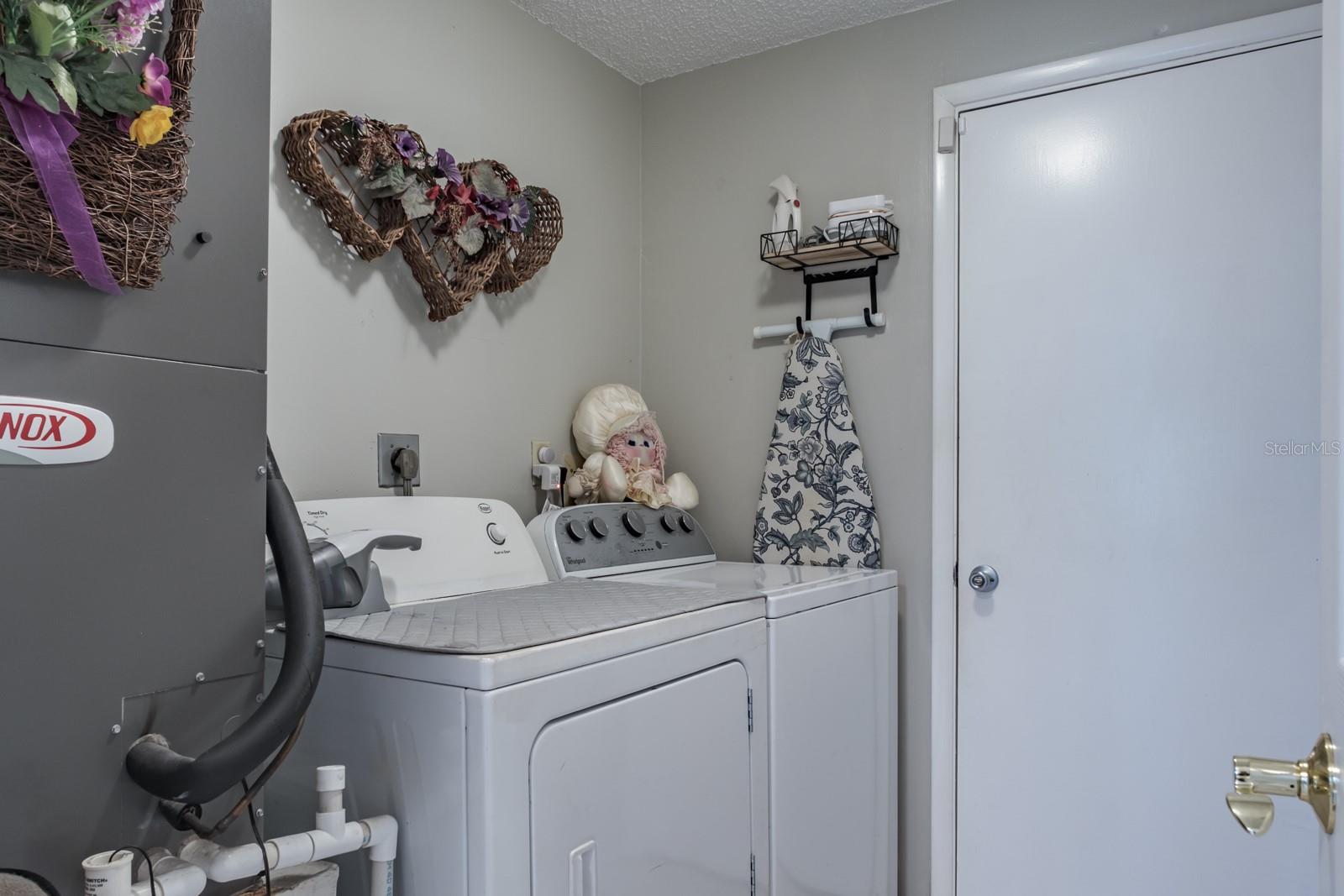 Image 29 of 74 For 501 Lakeview Drive