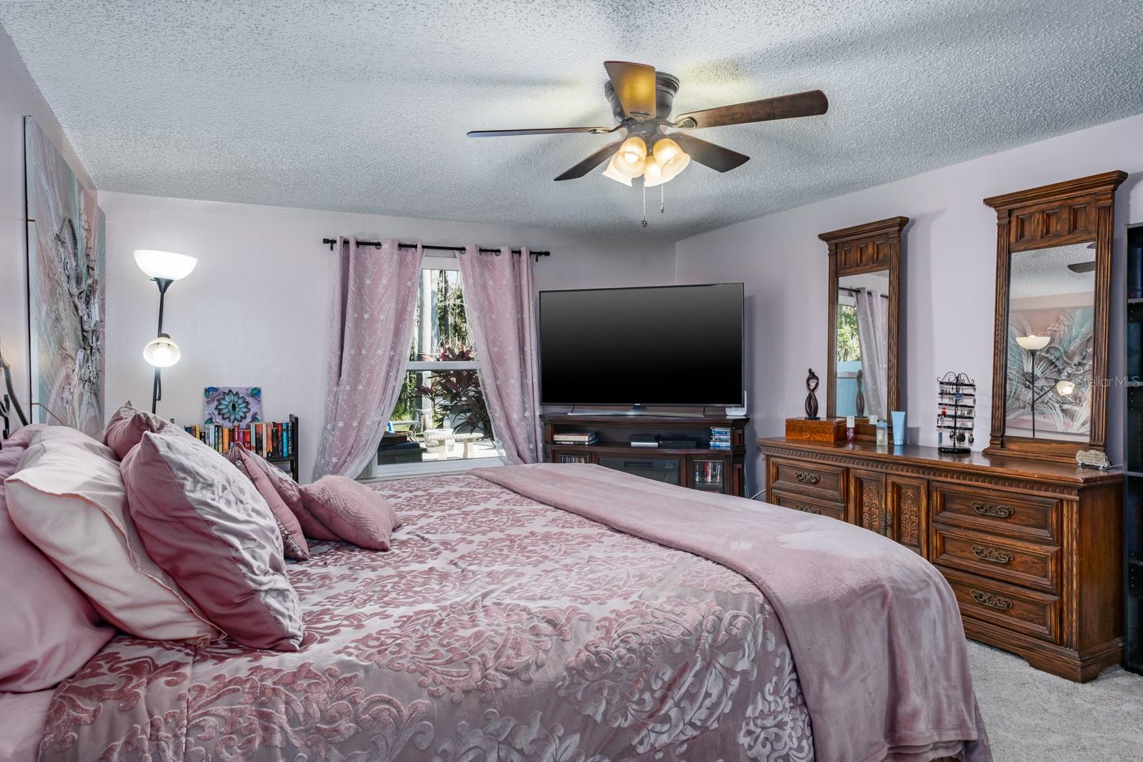 Image 31 of 74 For 501 Lakeview Drive