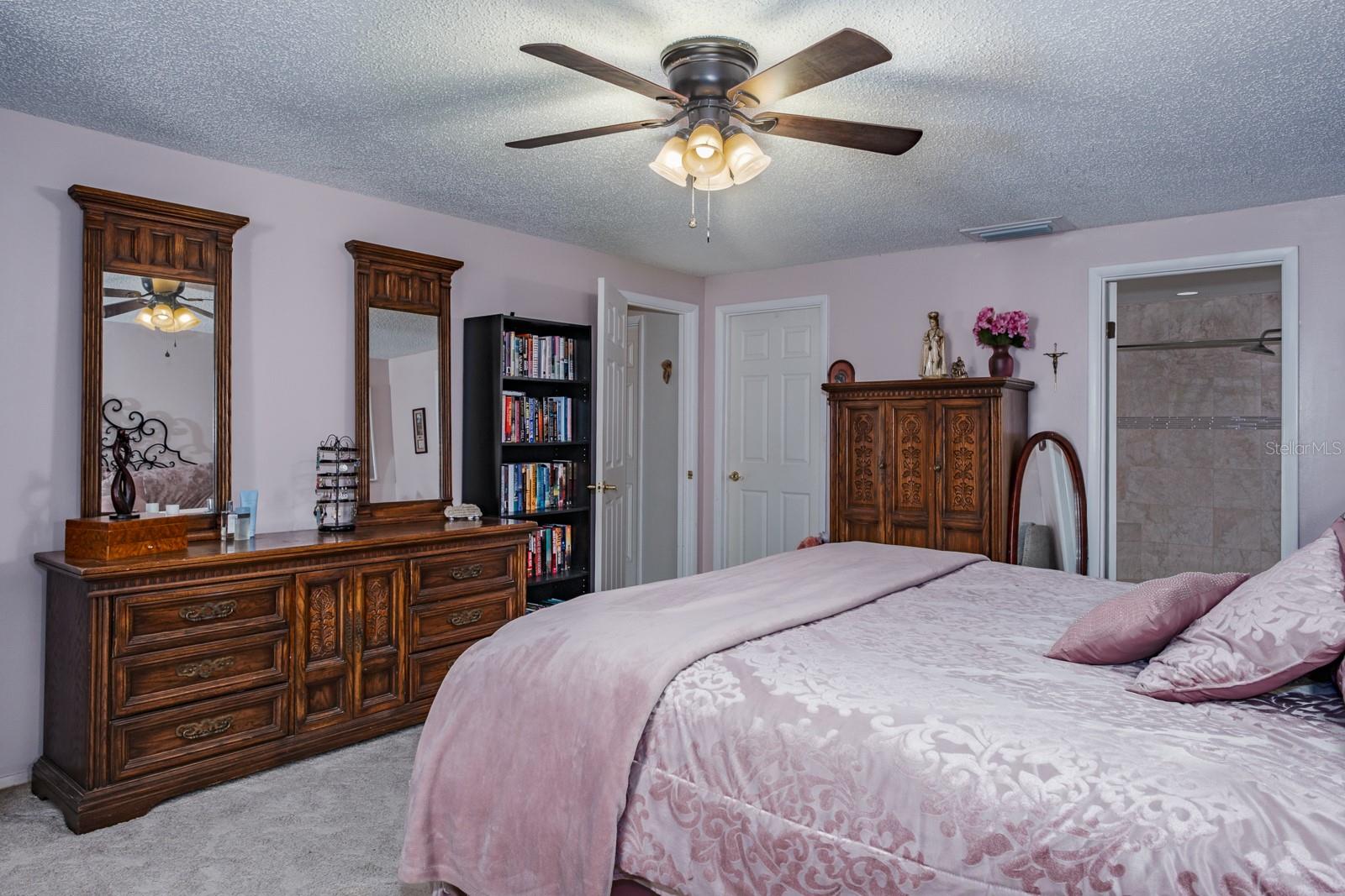 Image 33 of 74 For 501 Lakeview Drive