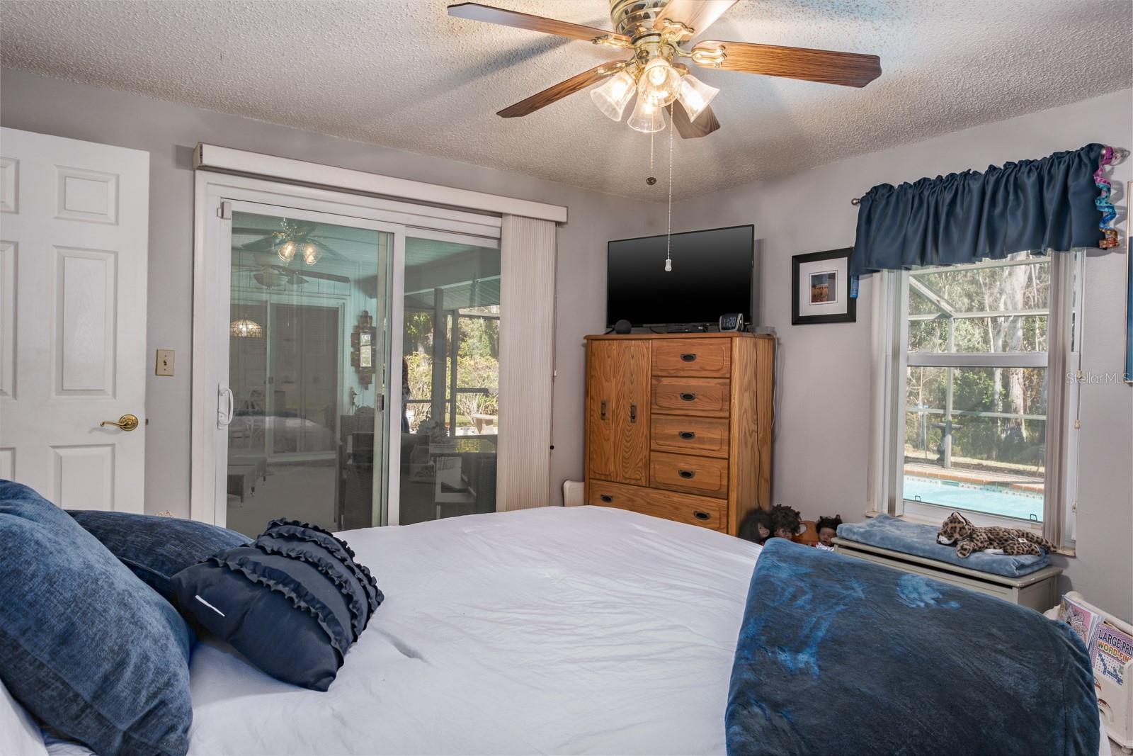 Image 40 of 74 For 501 Lakeview Drive