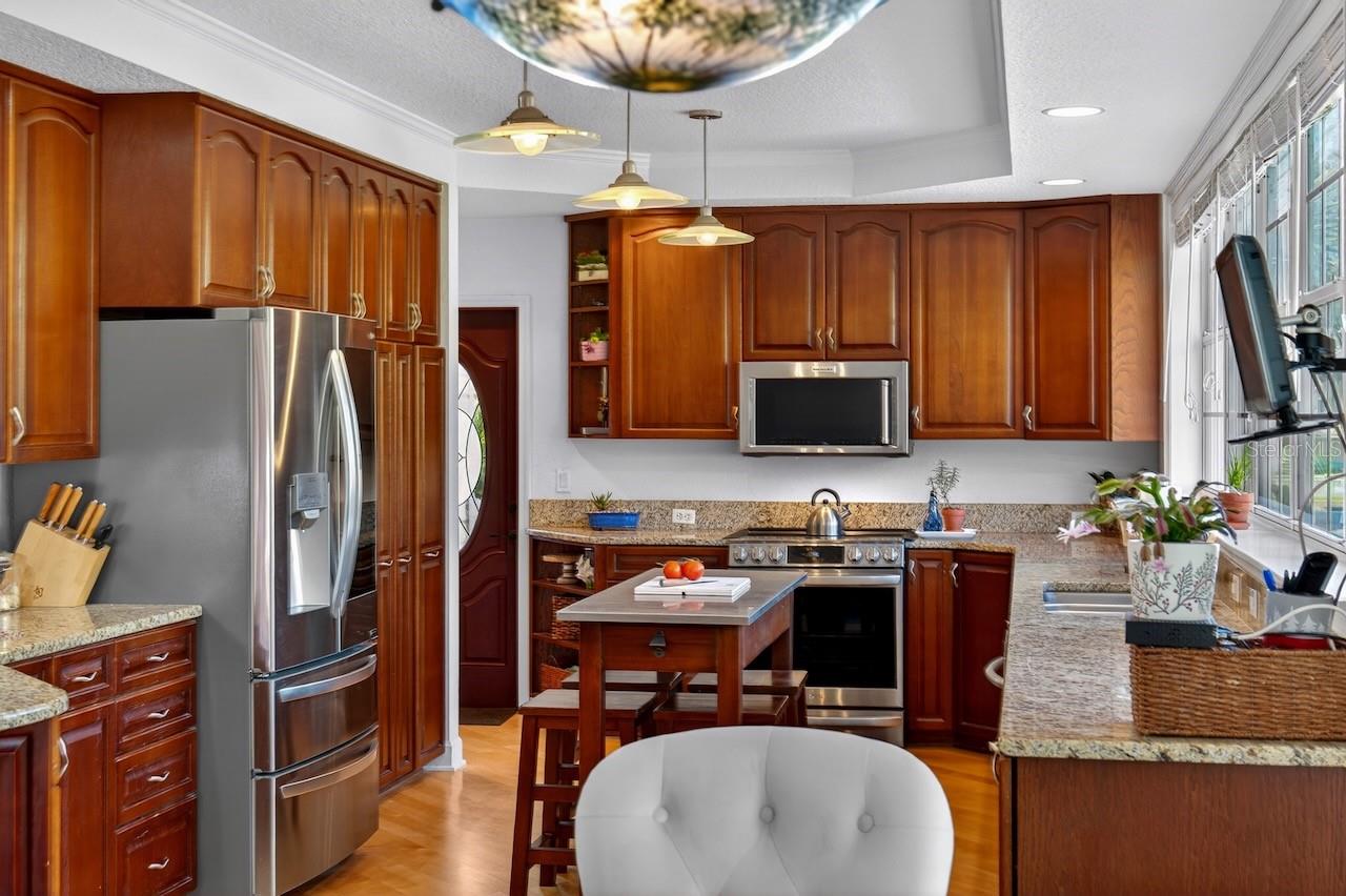 Image 11 of 63 For 5900 Bayview Circle S