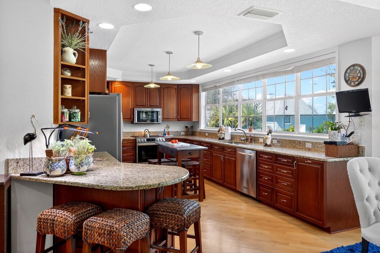 Image 12 of 63 For 5900 Bayview Circle S