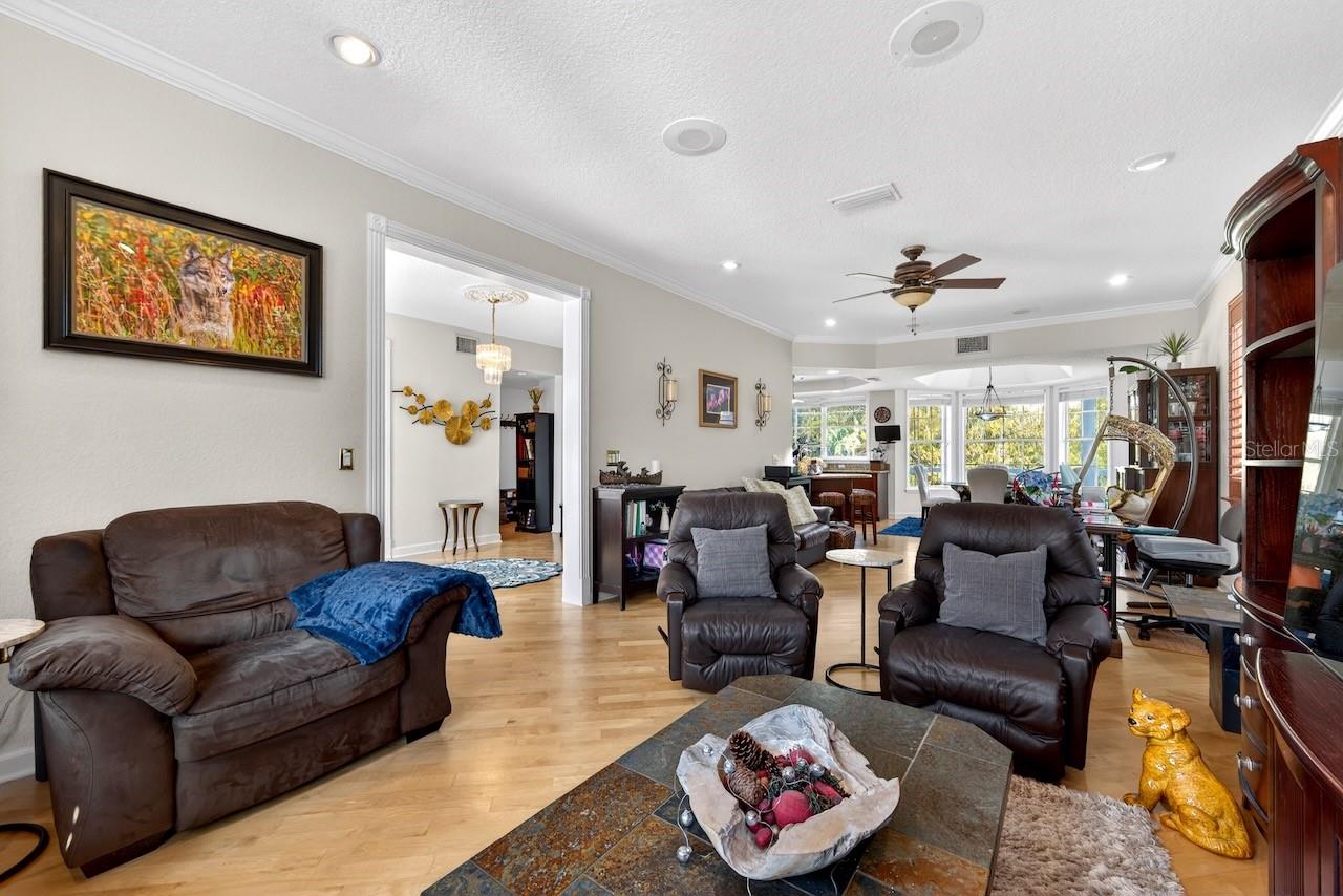 Image 18 of 63 For 5900 Bayview Circle S