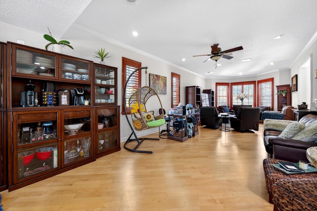 Image 20 of 63 For 5900 Bayview Circle S