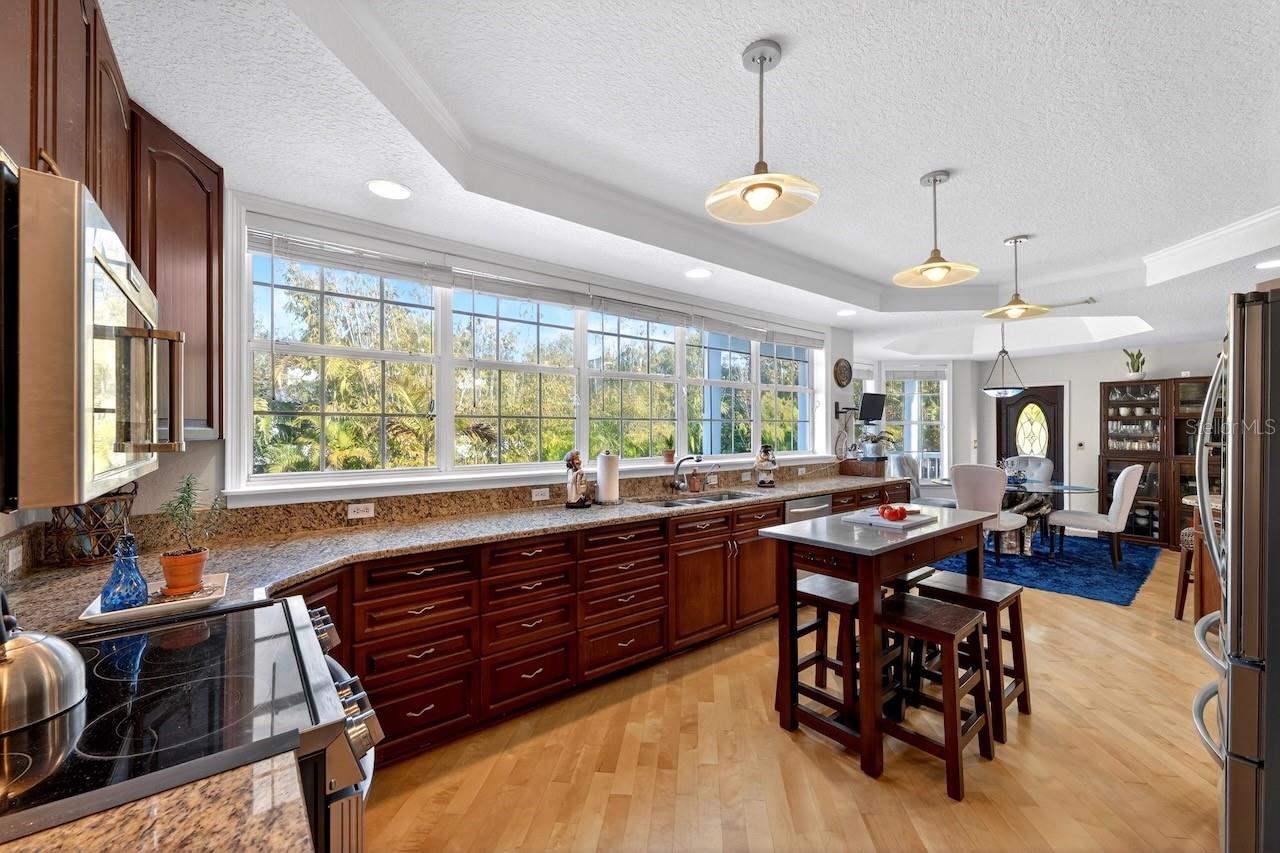 Image 25 of 63 For 5900 Bayview Circle S