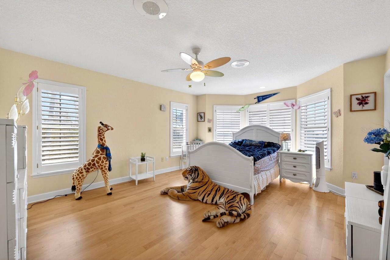 Image 31 of 63 For 5900 Bayview Circle S