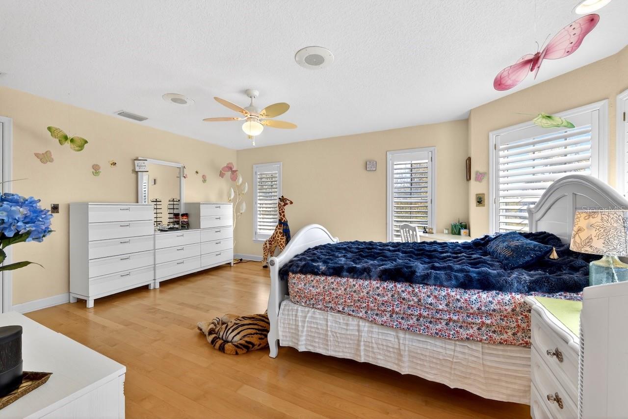 Image 33 of 63 For 5900 Bayview Circle S