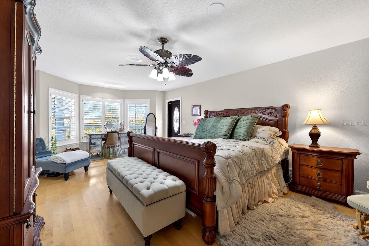 Image 35 of 63 For 5900 Bayview Circle S