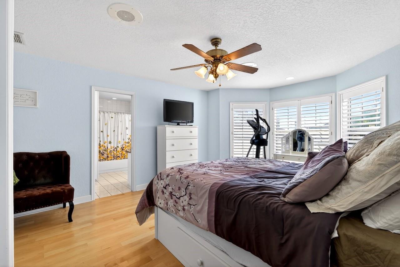 Image 43 of 63 For 5900 Bayview Circle S