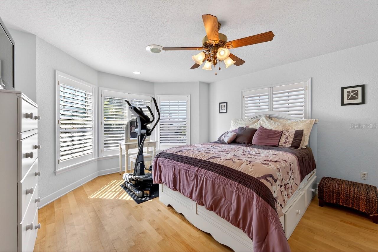 Image 44 of 63 For 5900 Bayview Circle S