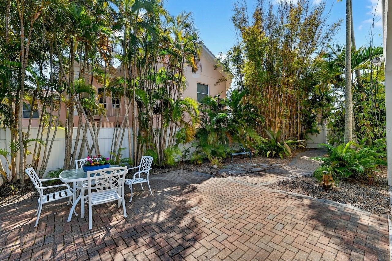 Image 54 of 63 For 5900 Bayview Circle S