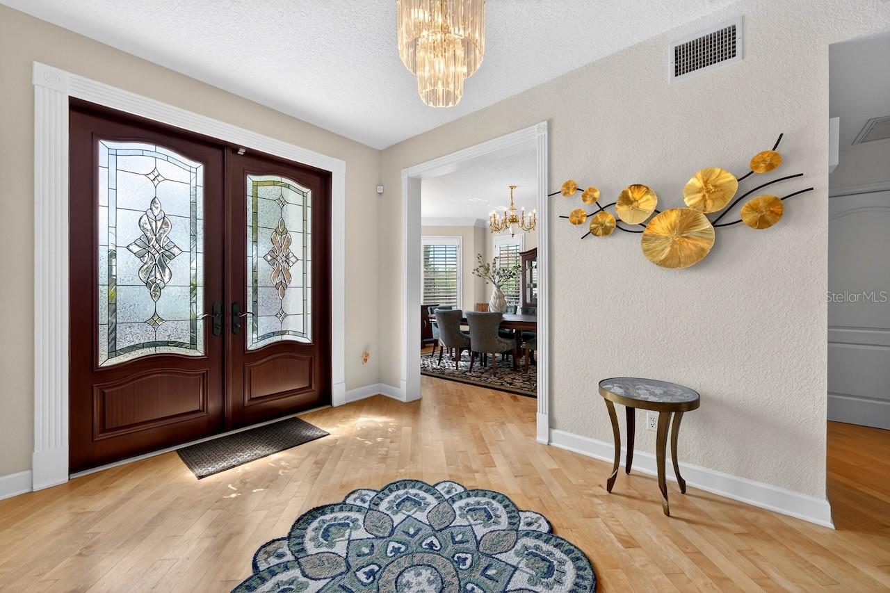 Image 6 of 63 For 5900 Bayview Circle S