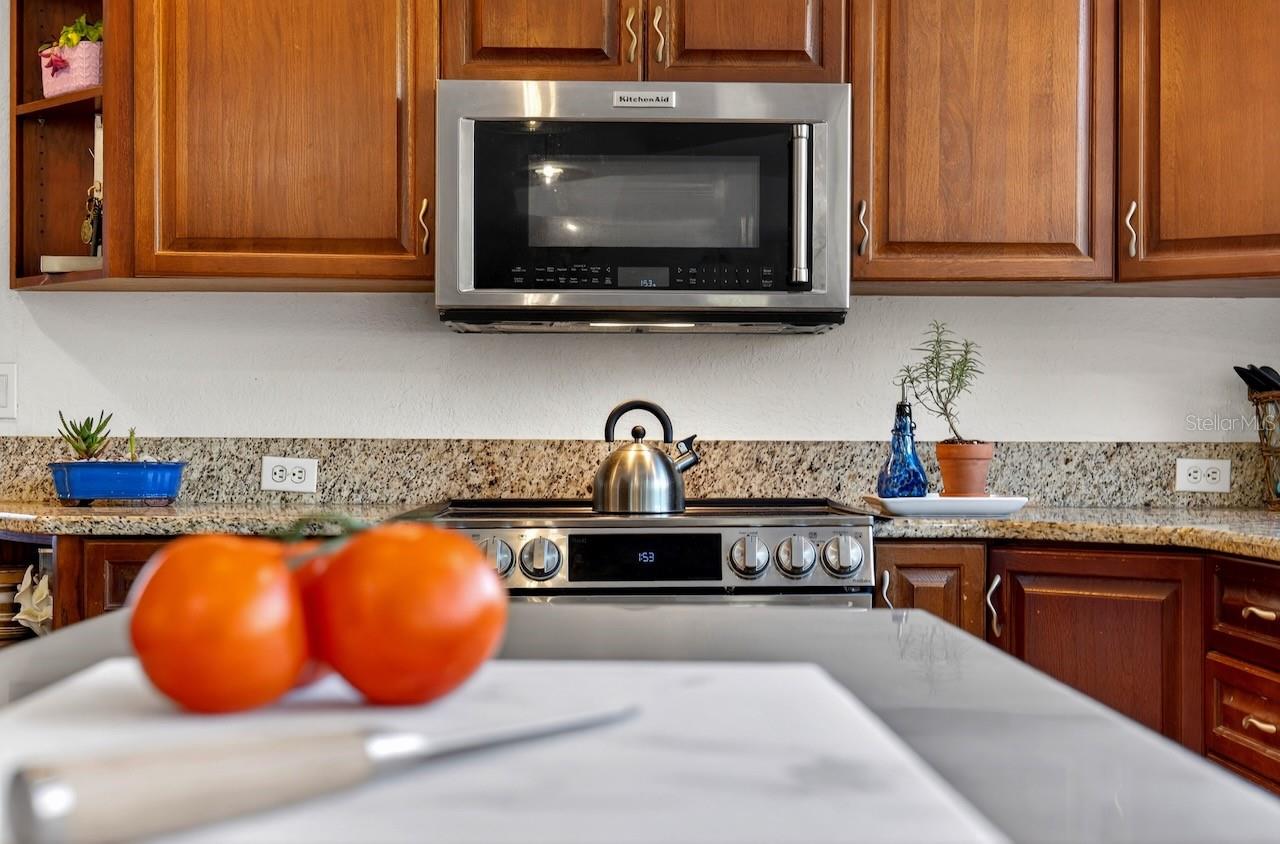 Image 9 of 63 For 5900 Bayview Circle S