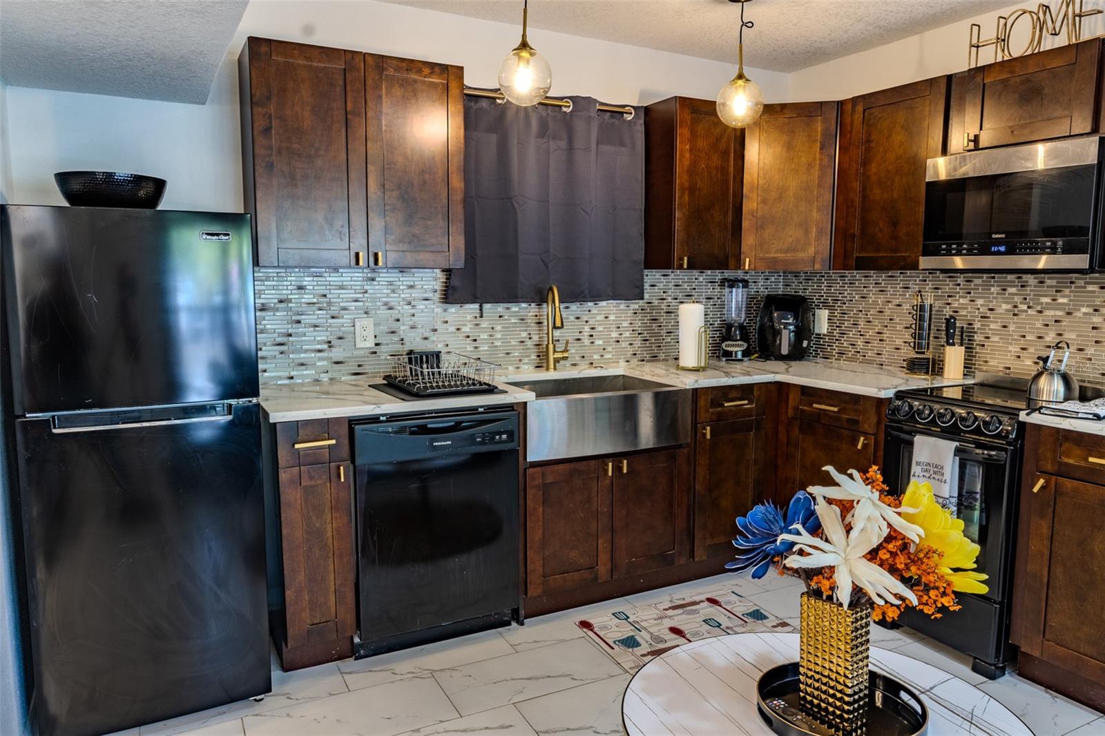 Image 7 of 25 For 11608 Boulevard