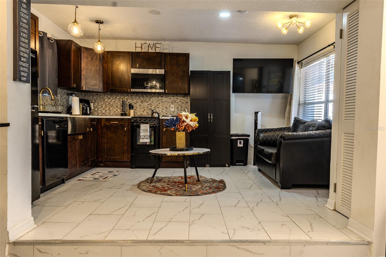 Image 8 of 25 For 11608 Boulevard