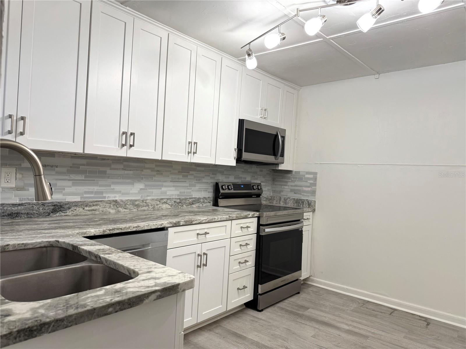 Image 8 of 14 For 2701 Brookline Avenue