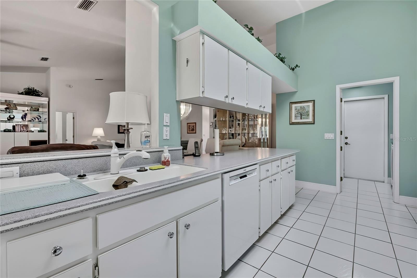 Listing photo id 11 for 7418 Baywood Forest Circle