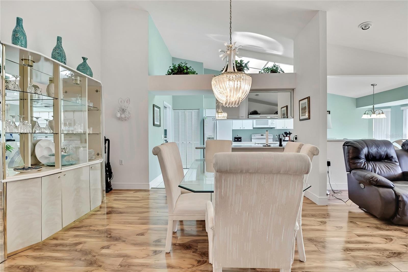 Listing photo id 4 for 7418 Baywood Forest Circle