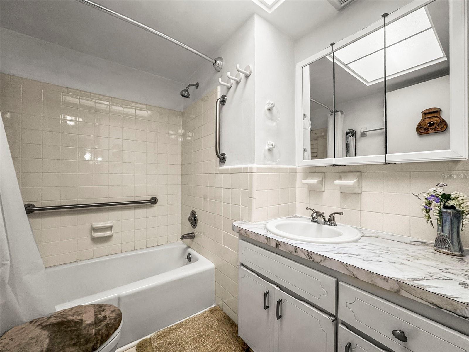 Image 20 of 42 For 6363 Gulf Winds Drive 427