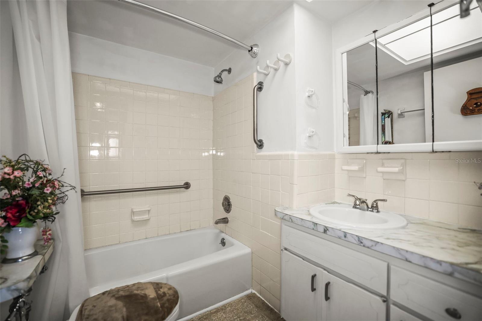 Image 21 of 42 For 6363 Gulf Winds Drive 427