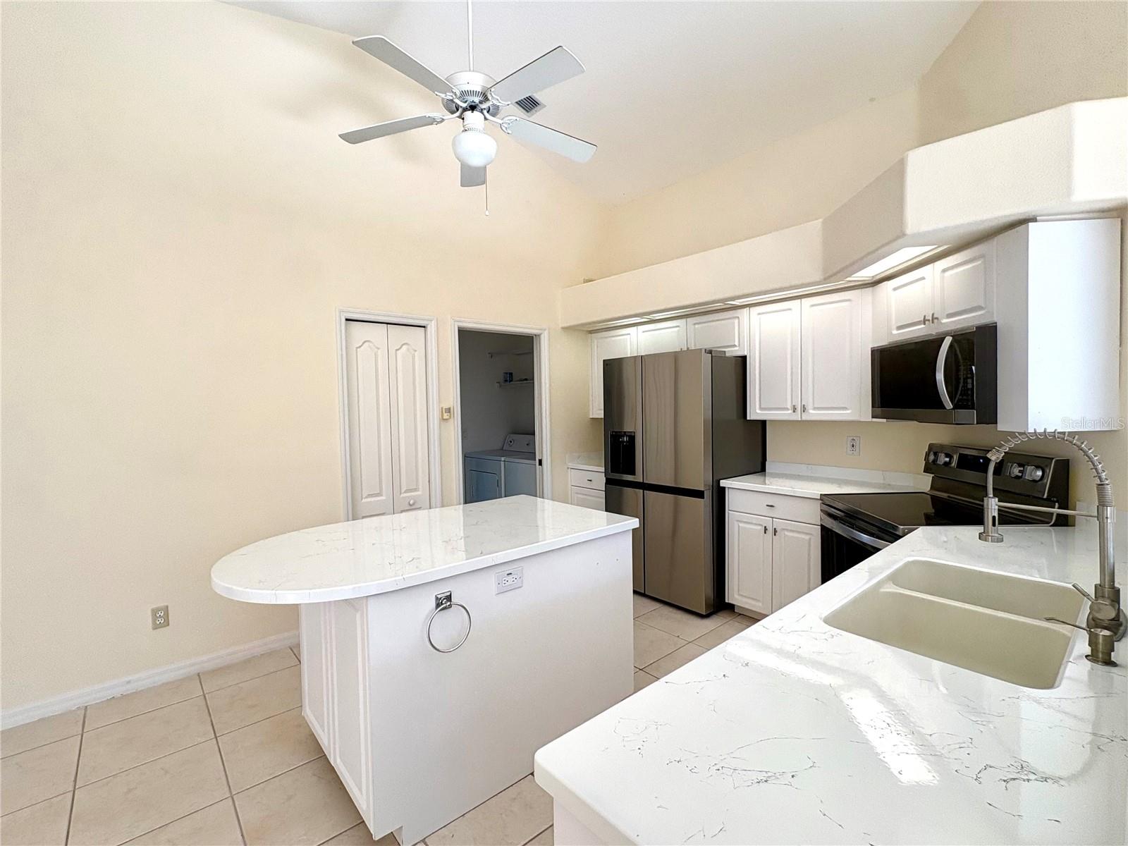 Image 10 of 39 For 731 Waterside Court