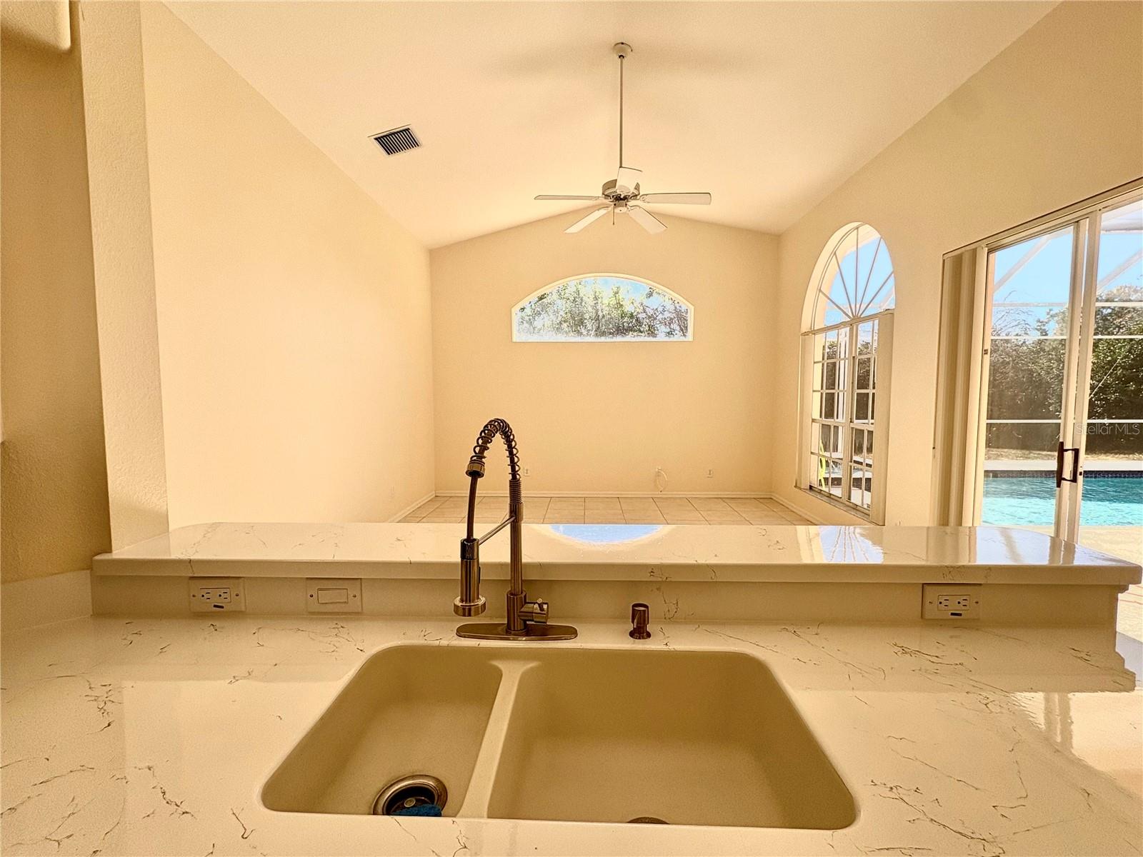 Image 11 of 39 For 731 Waterside Court