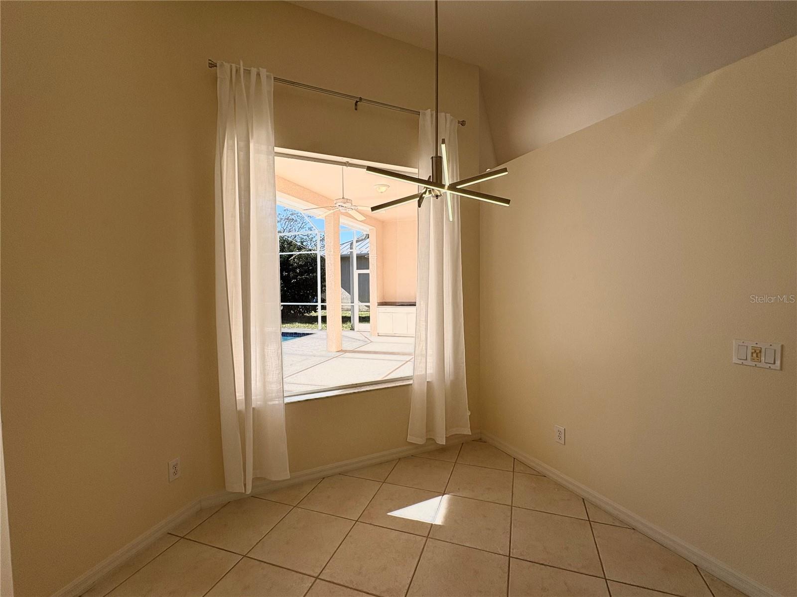 Image 12 of 39 For 731 Waterside Court