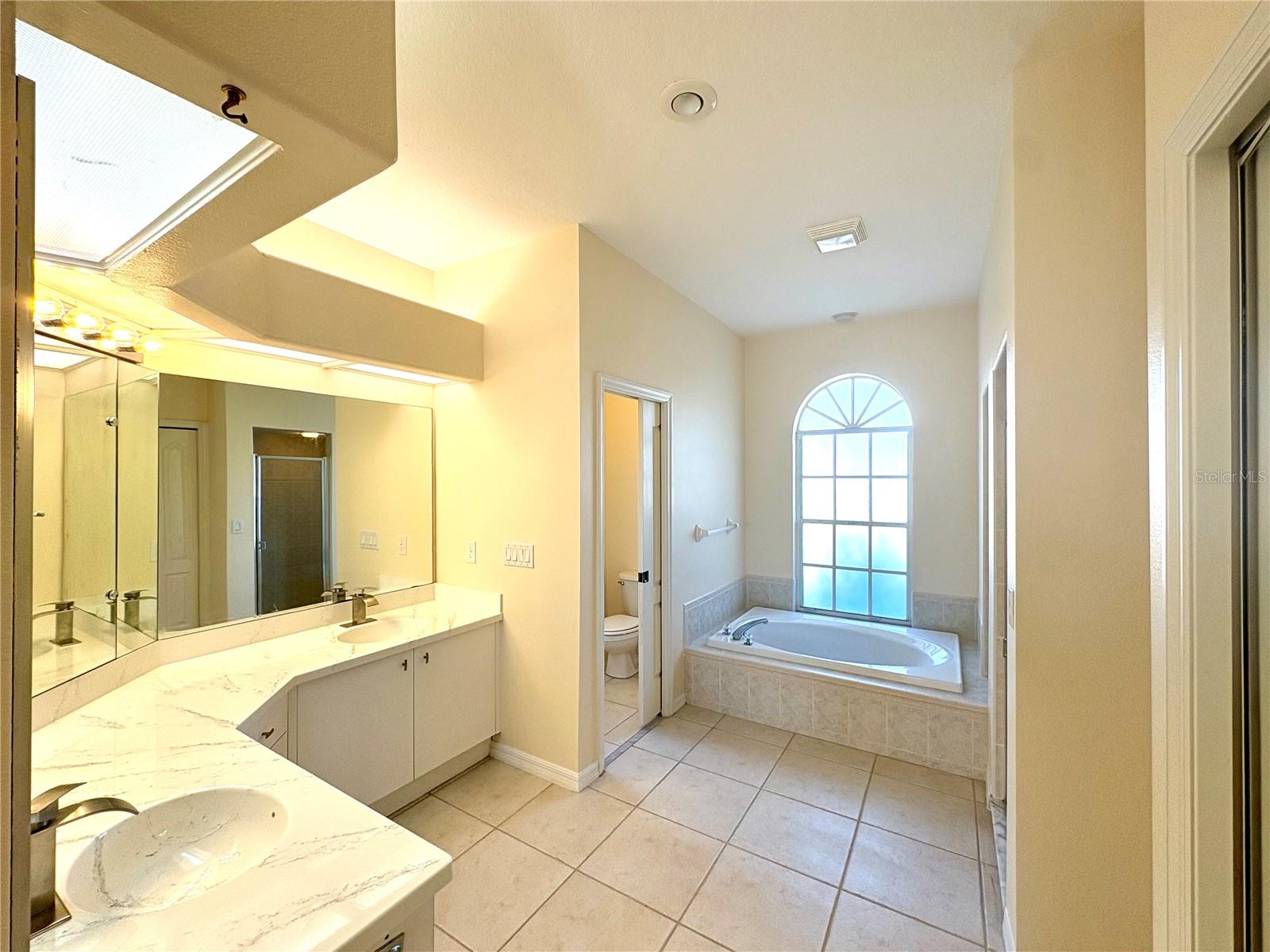 Image 22 of 39 For 731 Waterside Court