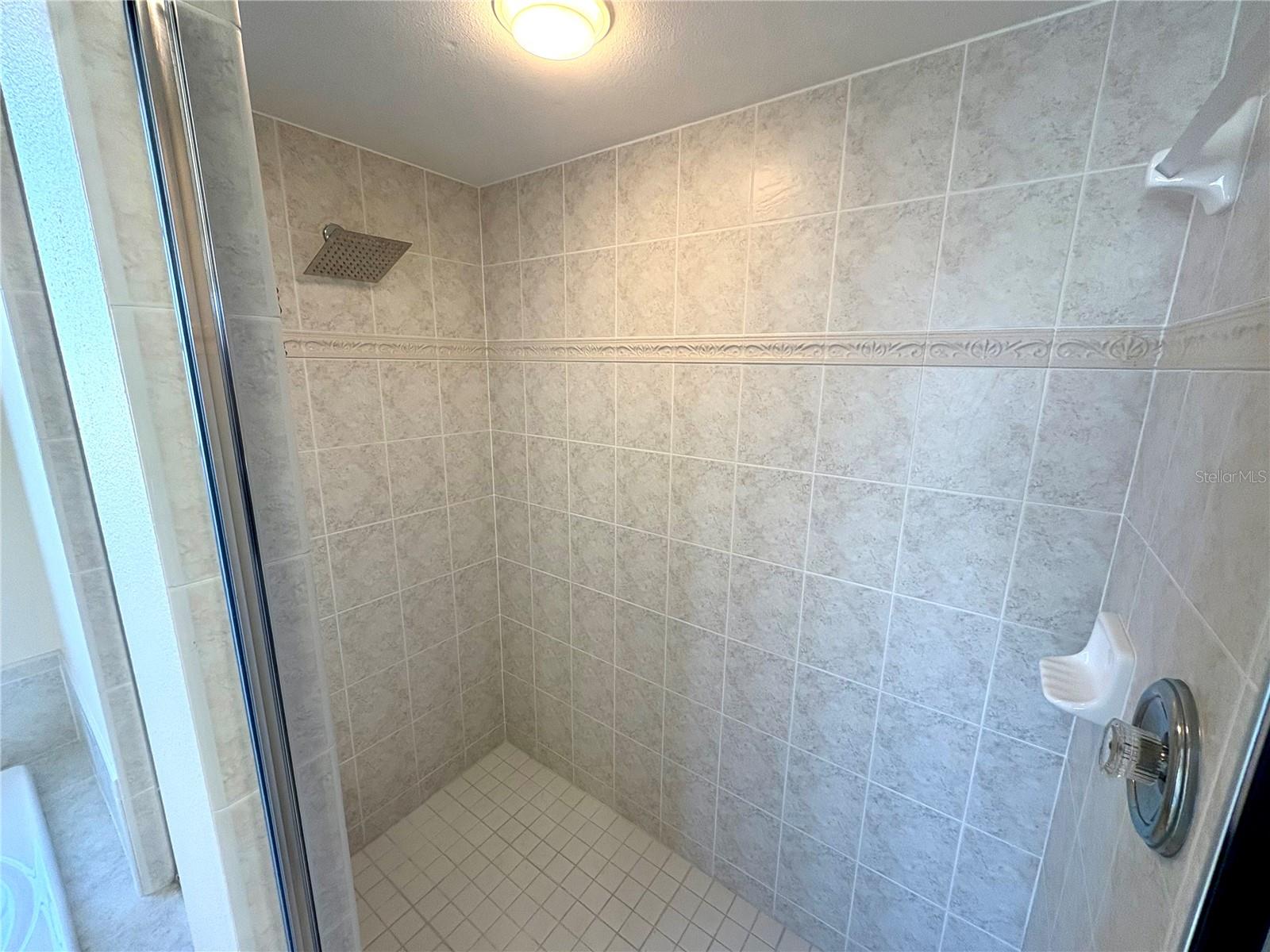 Image 24 of 39 For 731 Waterside Court