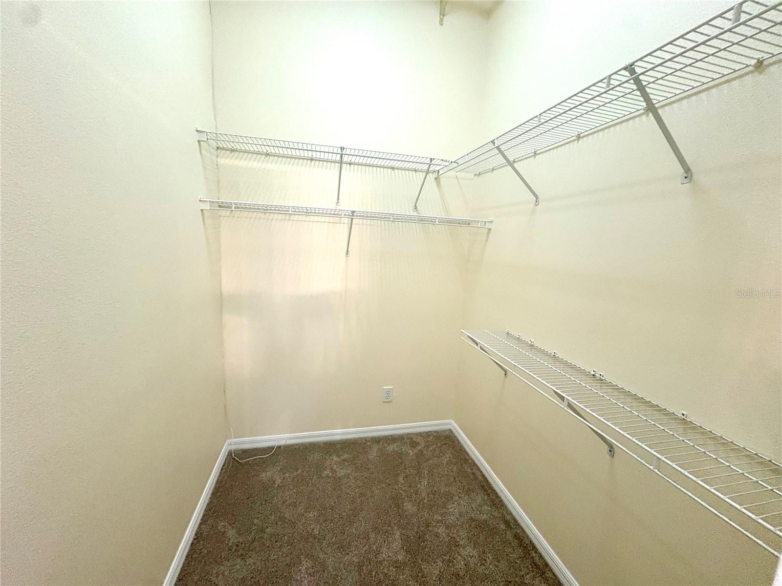 Image 25 of 39 For 731 Waterside Court