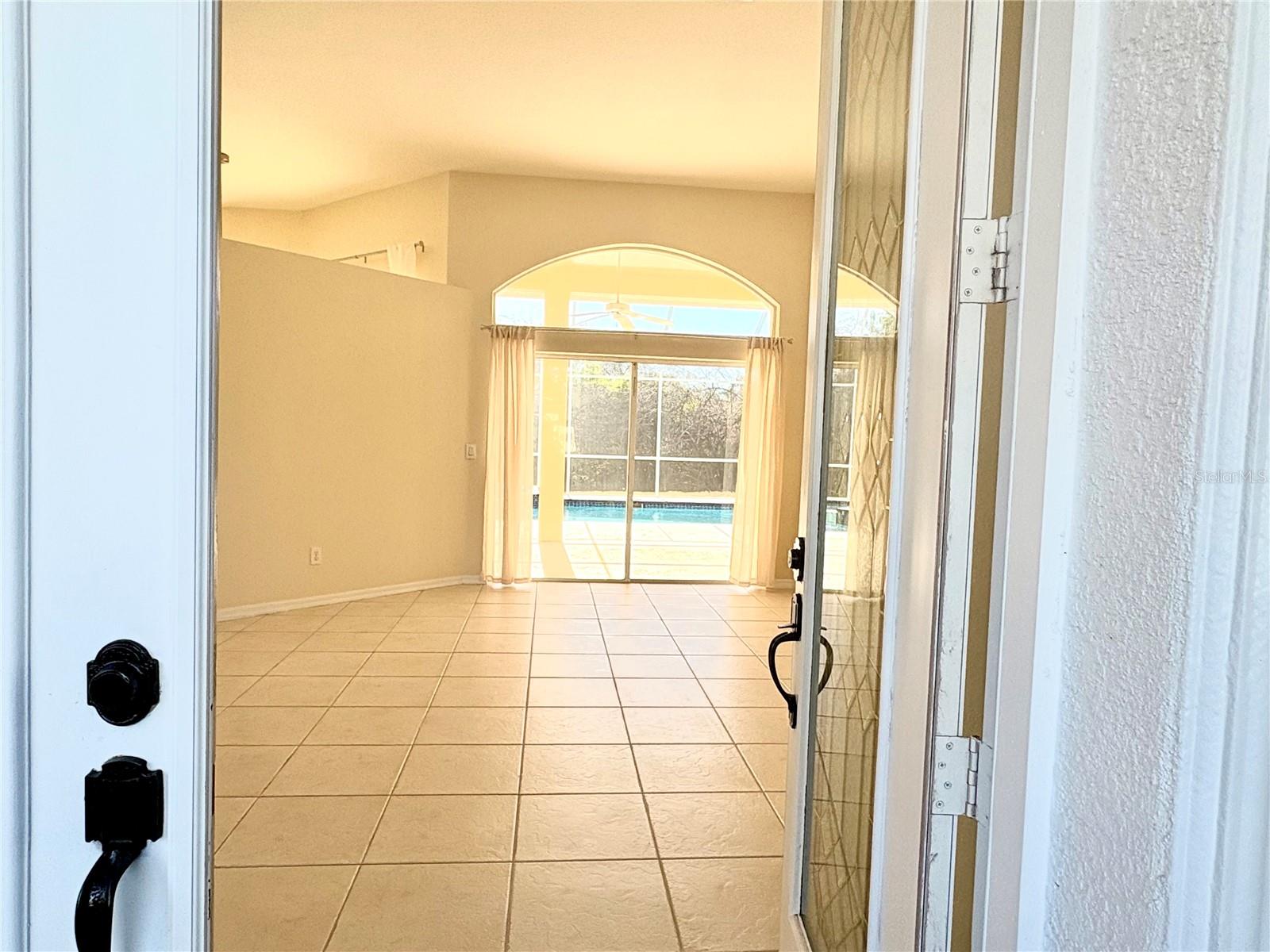 Image 4 of 39 For 731 Waterside Court