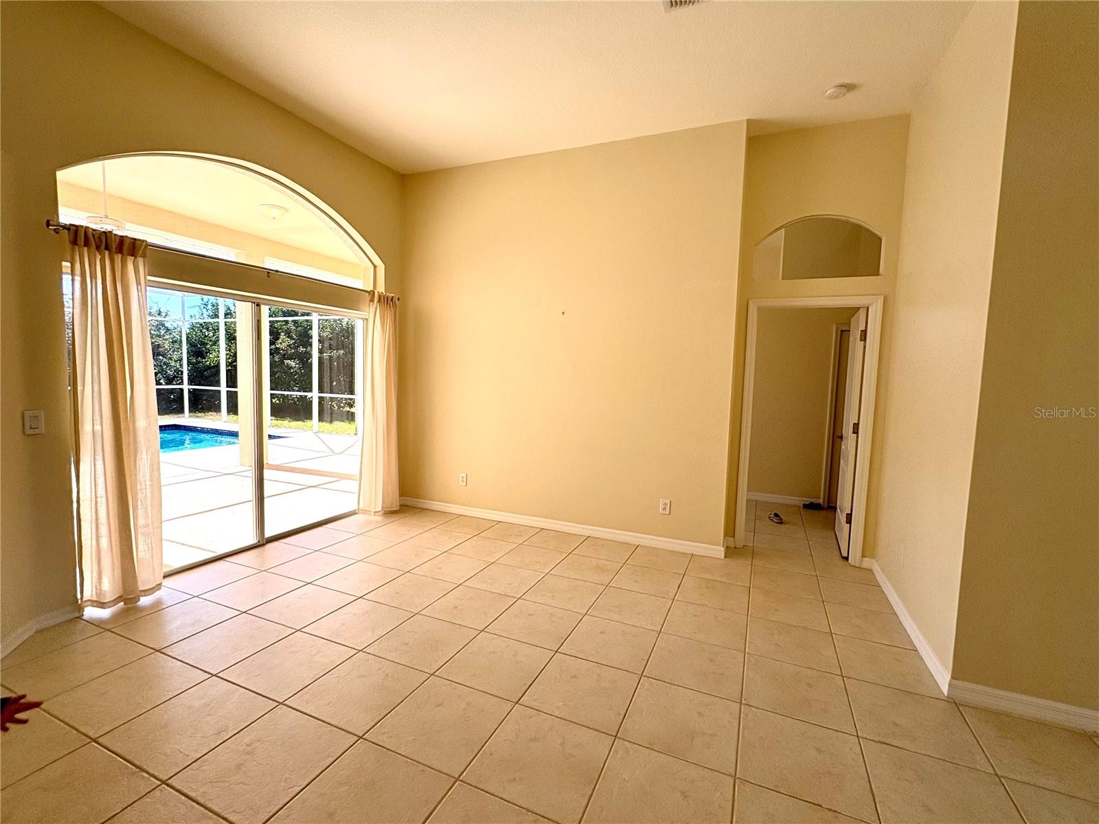 Image 7 of 39 For 731 Waterside Court