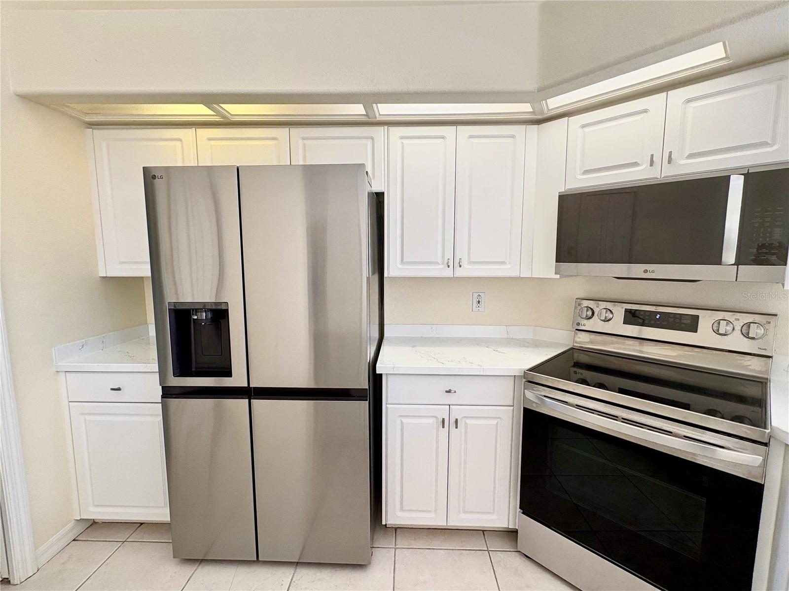 Image 9 of 39 For 731 Waterside Court