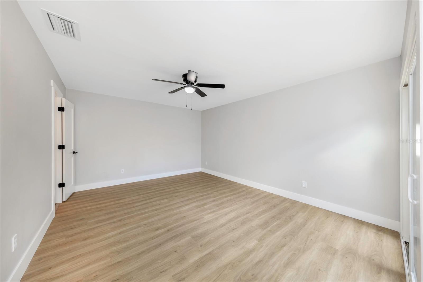 Image 21 of 47 For 15911 Country Farm Place