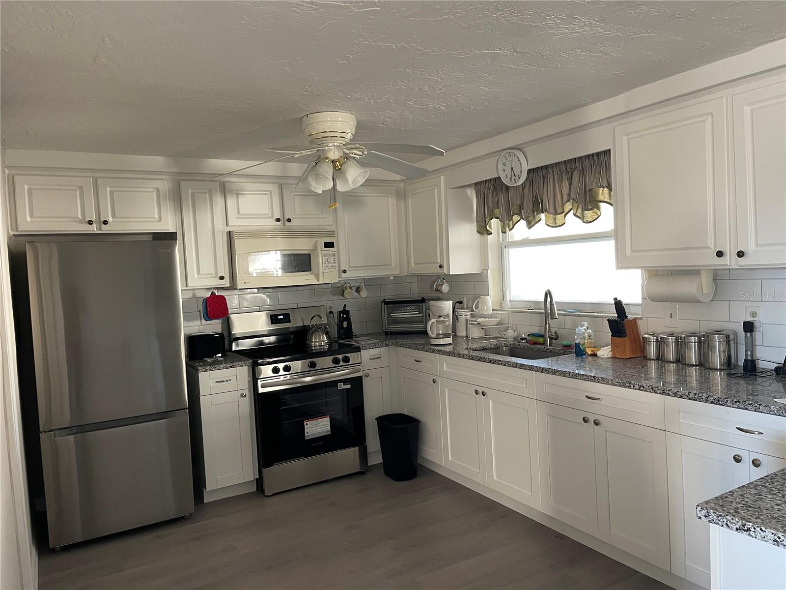 Image 5 of 22 For 7601 Hatteras Drive