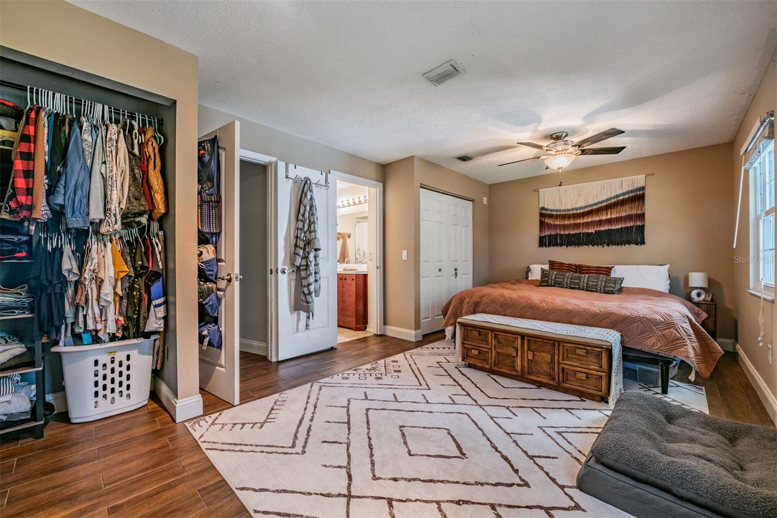 Image 15 of 34 For 611 Saint Henry Drive