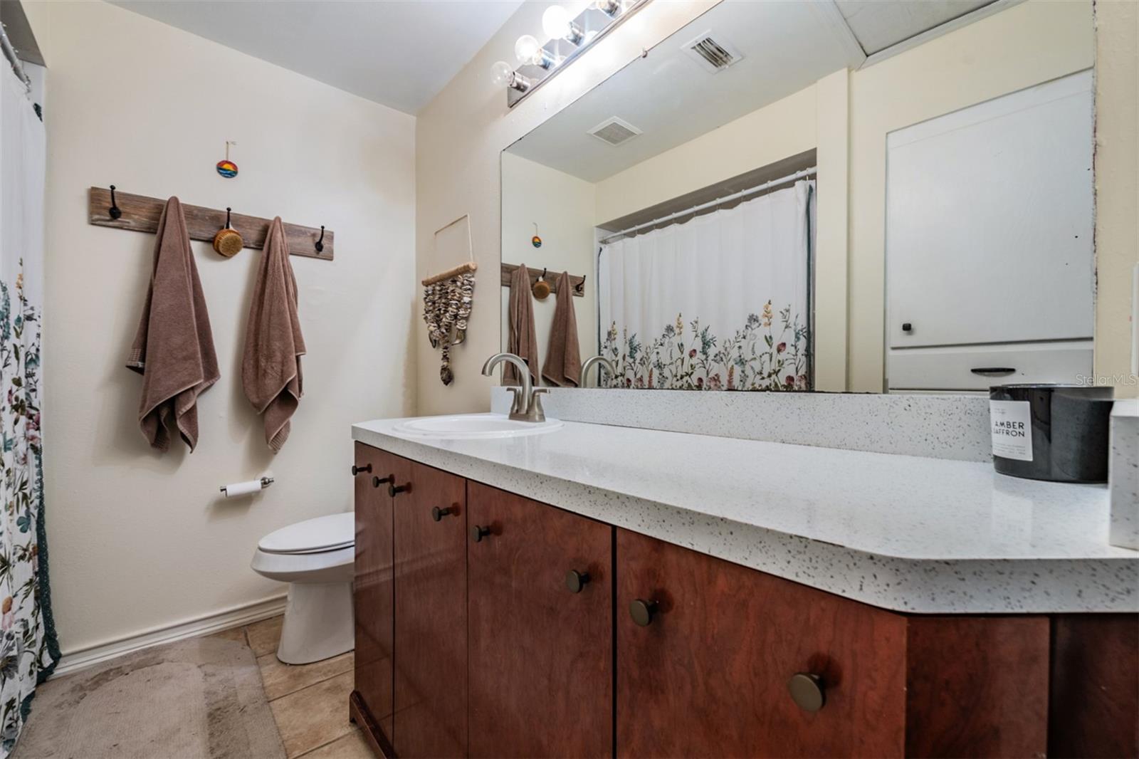 Image 16 of 34 For 611 Saint Henry Drive