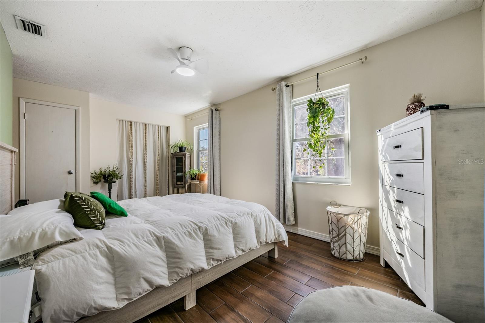 Image 17 of 34 For 611 Saint Henry Drive