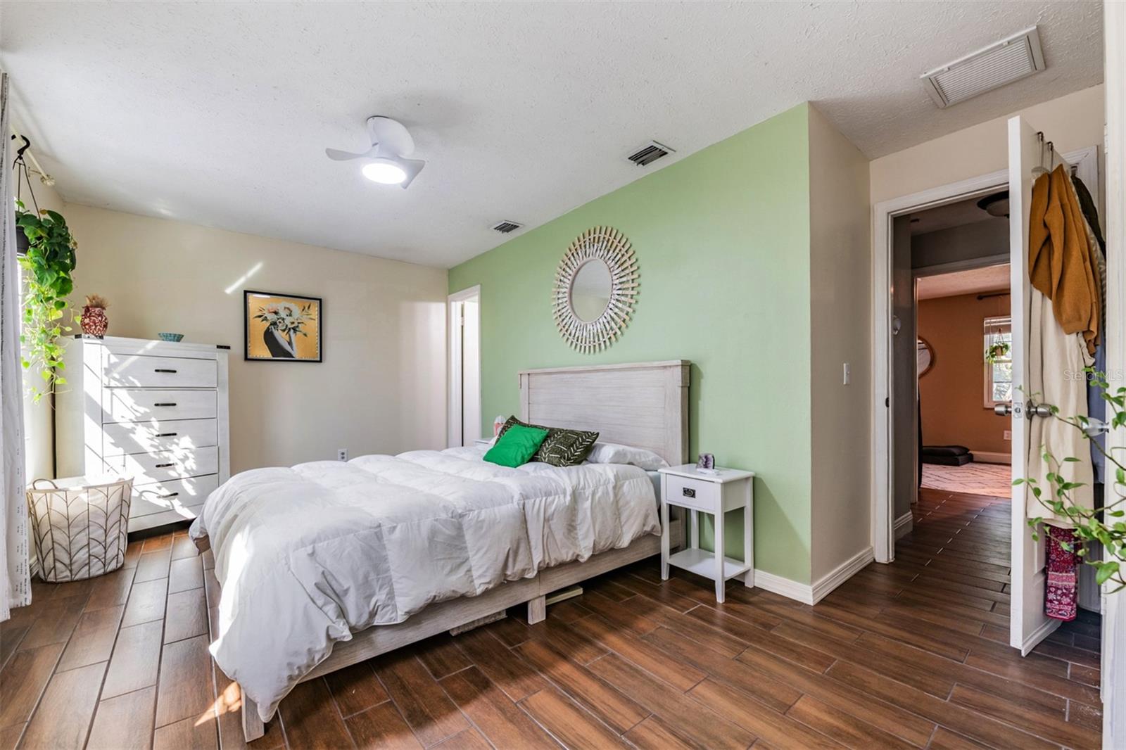 Image 18 of 34 For 611 Saint Henry Drive