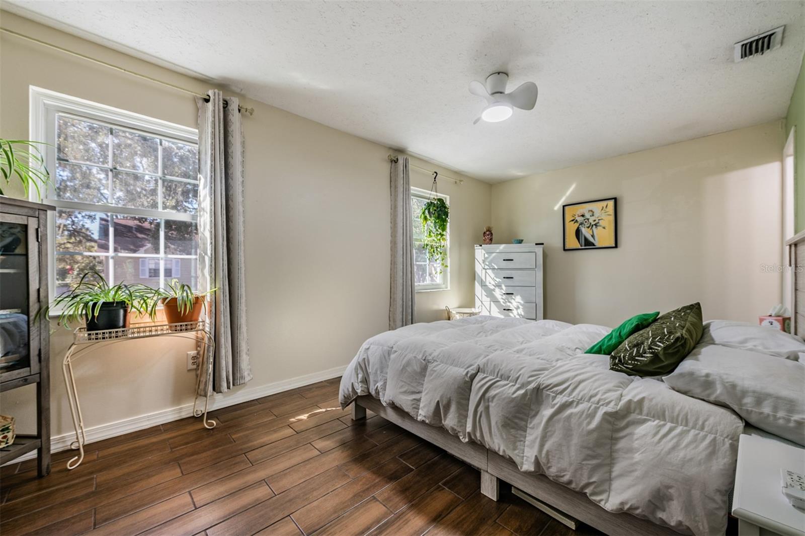 Image 19 of 34 For 611 Saint Henry Drive