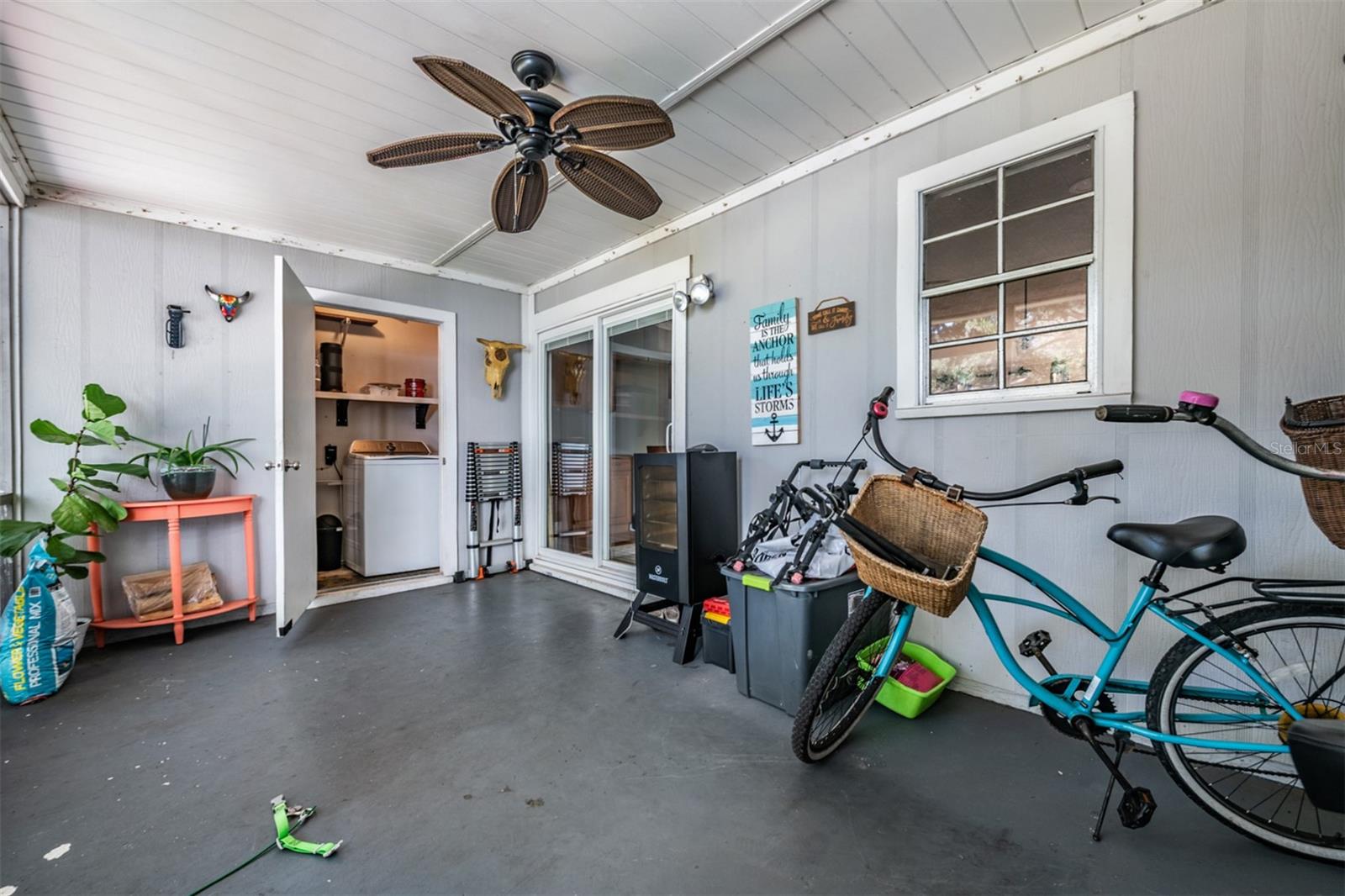 Image 22 of 34 For 611 Saint Henry Drive