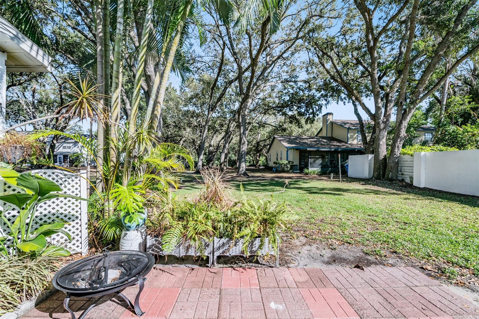 Image 23 of 34 For 611 Saint Henry Drive