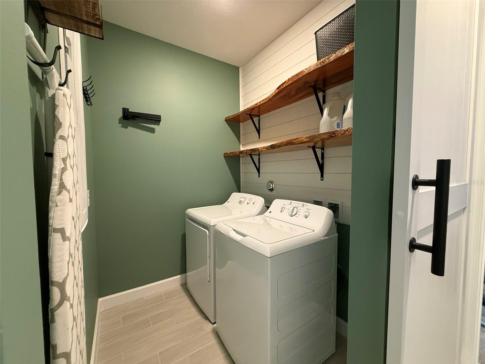 Image 13 of 32 For 6116 Stonecrest Court